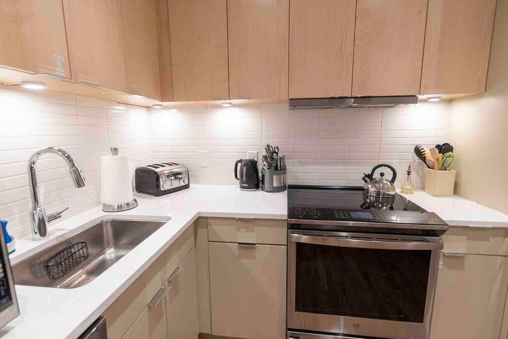 Spacious 2 Bed 2 Bath Downtown Otr Condo Minutes Walk To The Reds Bengals Stadium & More! Cincinnati Dış mekan fotoğraf
