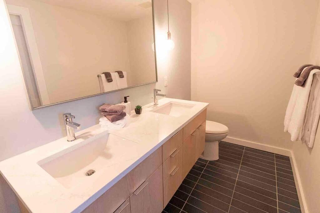 Spacious 2 Bed 2 Bath Downtown Otr Condo Minutes Walk To The Reds Bengals Stadium & More! Cincinnati Dış mekan fotoğraf
